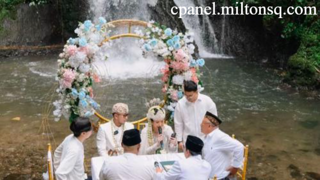 Viral Aksi Pengantin Canyoneering Setelah Akad Nikah